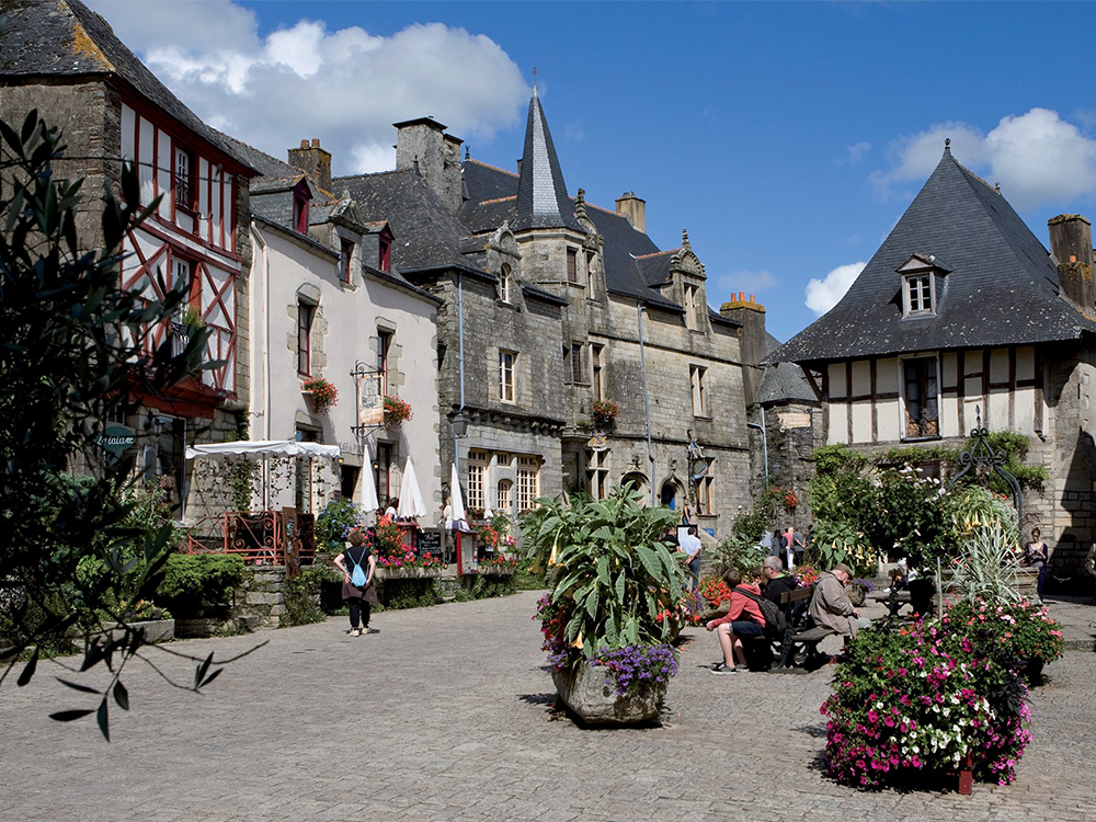 Décembre 2021: AGAP retenue pour l’aménagement des espaces publics de Rochefort-en-Terre (56), le « Village préféré des français » !